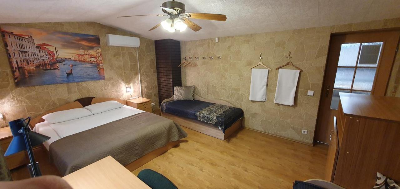 Aparthotel 4 ,, Cosy House Billiard " - Sauna & Parking Каунас Екстериор снимка