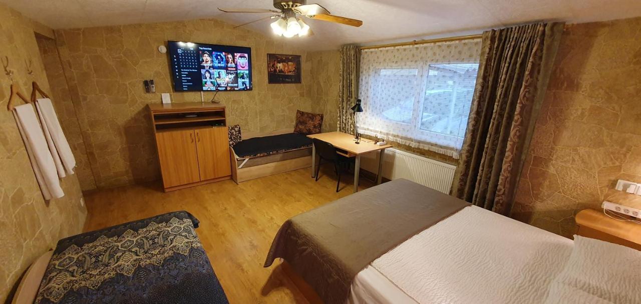 Aparthotel 4 ,, Cosy House Billiard " - Sauna & Parking Каунас Екстериор снимка
