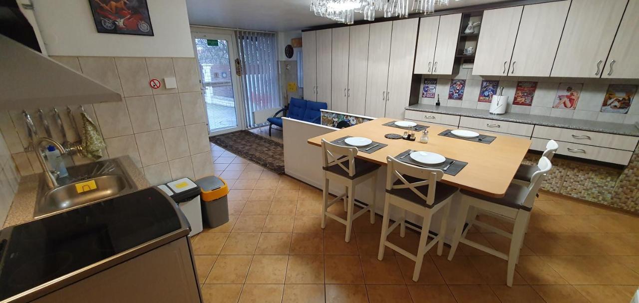 Aparthotel 4 ,, Cosy House Billiard " - Sauna & Parking Каунас Екстериор снимка